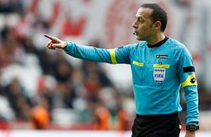 Chelsea-Barcelona clash will be officiated by Cakir.