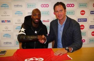 Luis Cavanda signs for Standard Liege