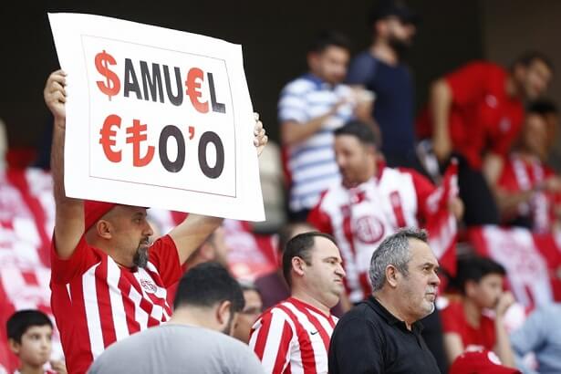 Antalyaspor fans protest against Samuel Eto'o during match