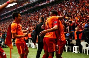 Galatasaray defeat Besiktas in Istanbul derby