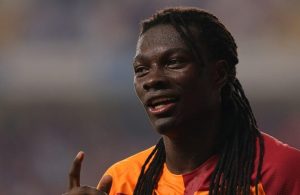 Bafetimbi Gomis promised to cut his hair