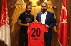 Barcelona star Douglas joins Sivasspor