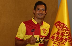 Goztepe sign Celso Borges from Deportivo