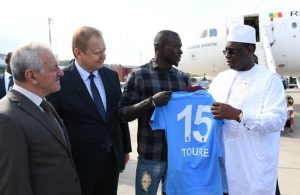 Senegal president gifted a Trabzonsor shirt