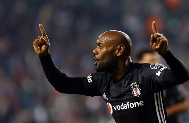 Santos want to sign Vagner Love