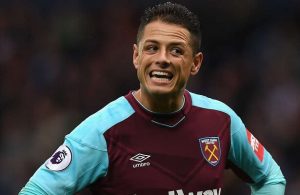 Besiktas in talks with West Ham over Chicharito