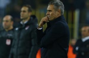 New coach Fenerbahce Ersun Yanal struggled against Erzurumspor