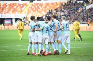 Basaksehir widen gap at top as G.Saray falter