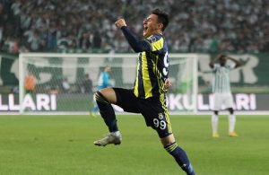 Luis Suarez sends Fener youngster Eljif Elmas a gift
