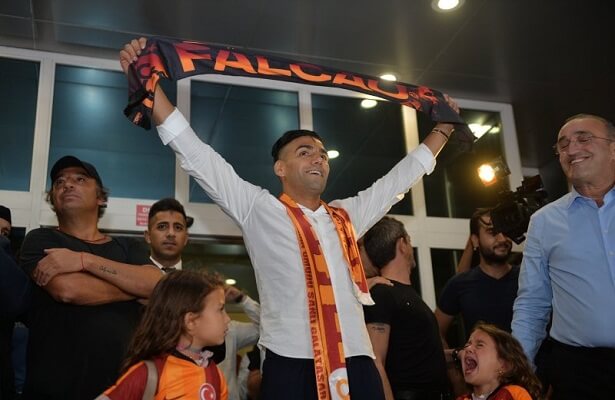 Falcao greeted by thousands of Galatasaray fans